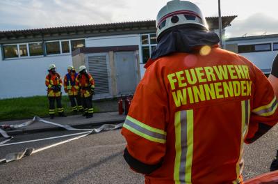 Winnenden-Birkmannsweiler: Trafobrand sorgt fuer Stromausfall - Schaulustige behindern Feuerwehr